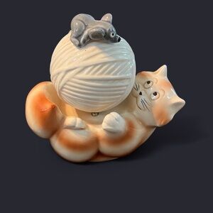 Vintage Quon-Quon music box -tabby cat and mouse